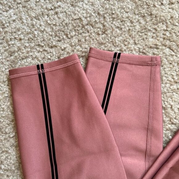 Alo Yoga Set Airlift Line Up Bra And High-Waist 7/8 Line Up Legging Dusty Rose - Picture 9 of 9